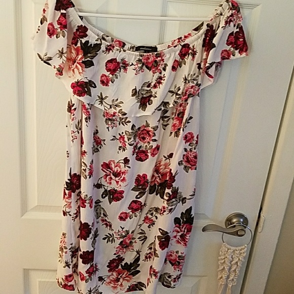 Off the shoulder floral dress - Picture 3 of 5